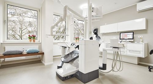 Behandlungszimmer des Zahnarztes am Rudolfplatz